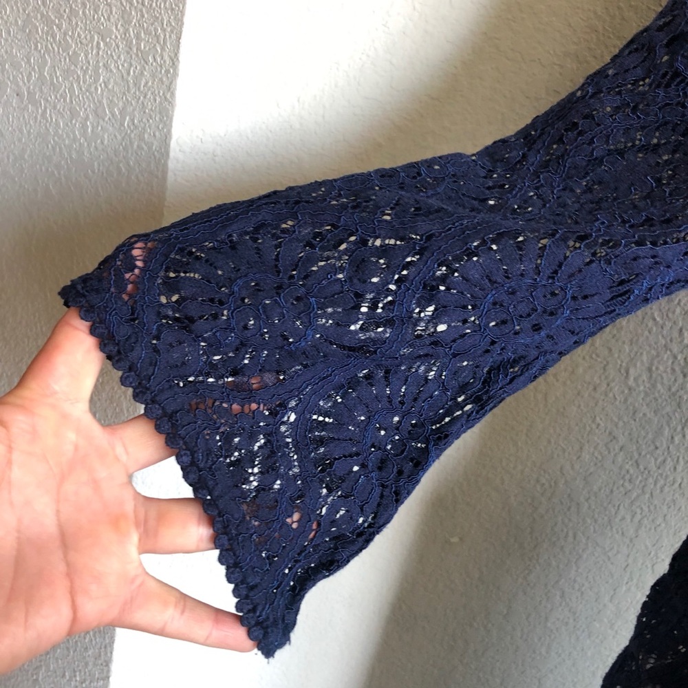 Blue lace top by banana republic size S - Picture 3 of 6